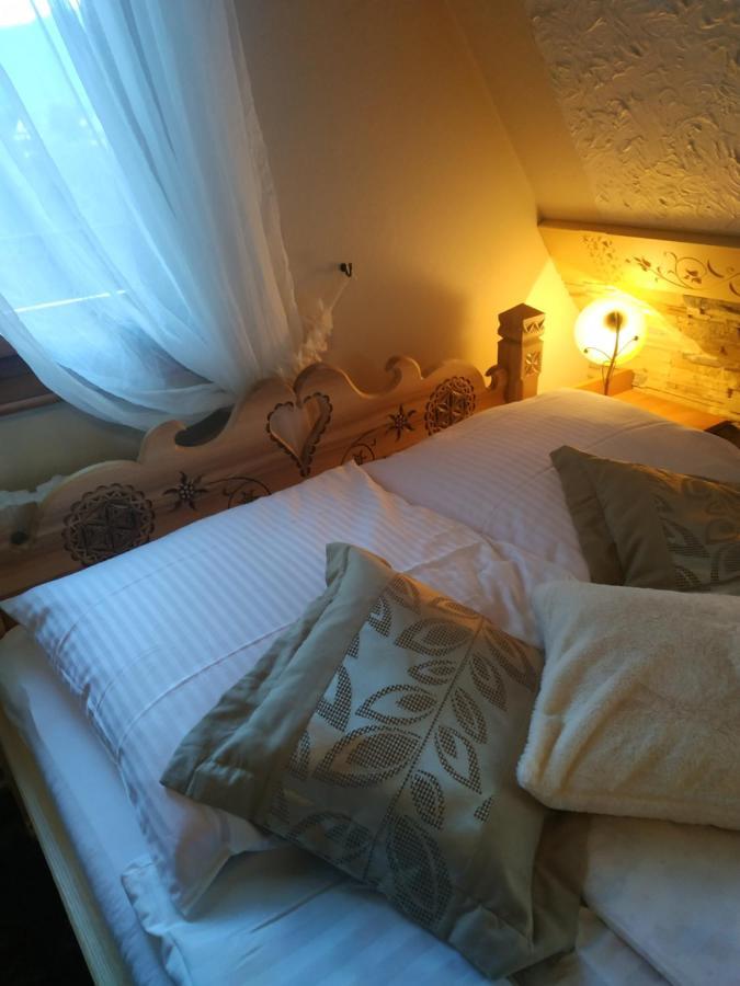 Проживання в сім'ї Goralskie Izby Закопане